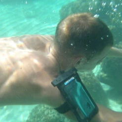 KIT COMPLET POCHETTE ETANCHE SMARTPHONE SEAWAG NOIRE NOIR/BLEU -GUMO Kayak Magasin kit complet pochette etanche smartphone seawag noire noir bleu 5